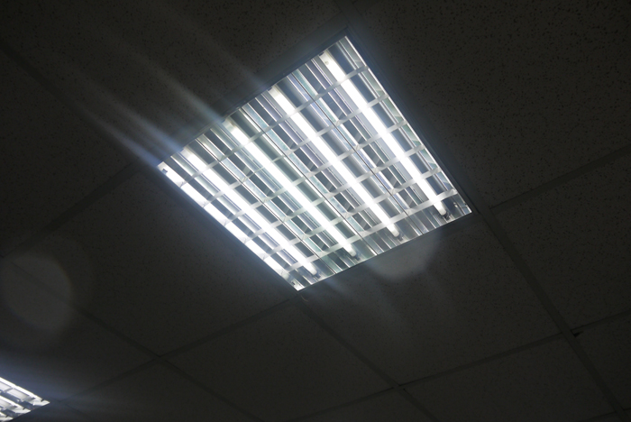 全校皆更換T5、T8等省電燈管 (2)